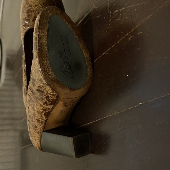 Donald J Pliner Textured Block Heel - Picture 5 of 7